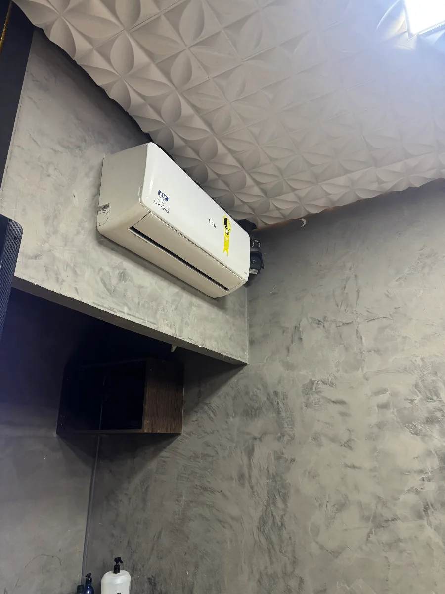 Ar condicionado para nossos clientes.